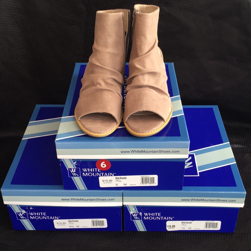 NWT/NIB White Mountain Deering Lt Taupe Sandals - Picture 8 of 8